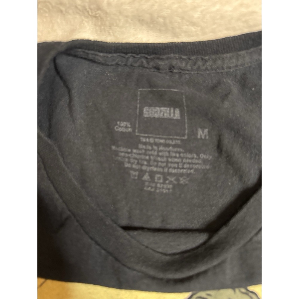 Limited‎ Edition Godzilla Wave Tee TShirt Black Mens Sz Medium Japan Art - Picture 2 of 3